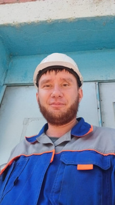 В белой каске пропавший Иванов Антон